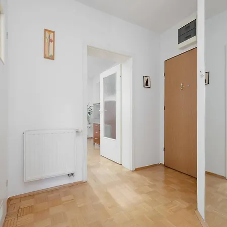 Apartamento Bright Stylish With Parking & Balcony By Renters *