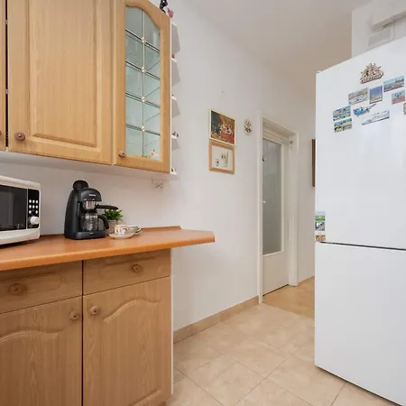 Bright Stylish With Parking & Balcony By Renters ורשה