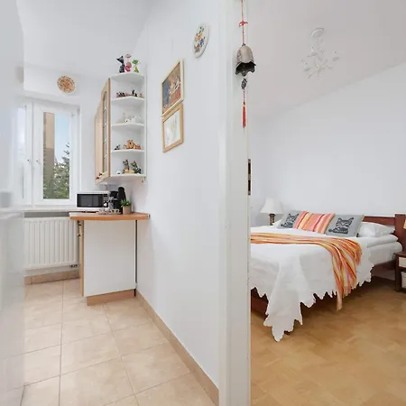 Bright Stylish With Parking & Balcony By Renters דירה